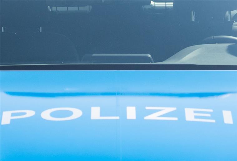 Cuxland: SUV touchiert Traktor auf L135 und gerät ins Schleudern Auf der L135 musste die Polizei einen Unfall aufnehmen.