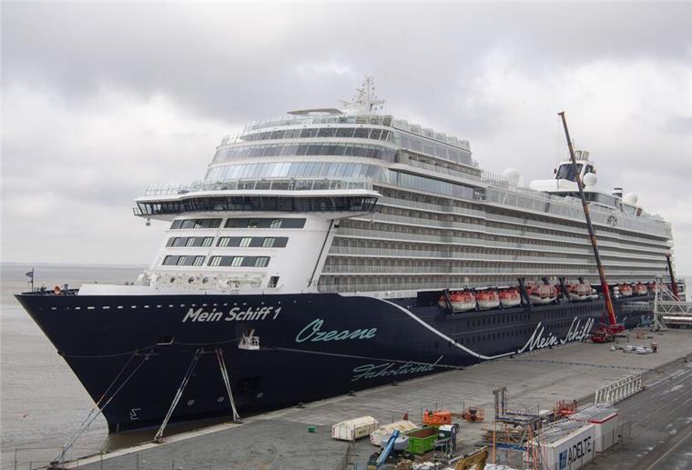 Ab Bremerhaven: Vier Tage lang Party auf der „Mein Schiff 1“ Auf der „Mein Schiff1“ wird ordentlich gefeiert: Das Schiff legt von Bremerhaven zu einer großen Party-Kreuzfahrt ab.