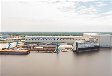 Auf der Meyer Werft in Papenburg werden wohl 450 Mitarbeiter ihren Job verlieren.