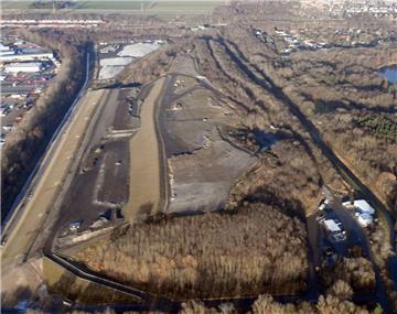 Auf der Mülldeponie Grauer Wall in Bremerhaven-Speckenbüttel hat es am Samstag gebrannt.