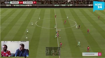 Auf der Playstation haben Peter Gassner und Philipp Overschmidt die Partie Werder - Bayern vorgespielt.