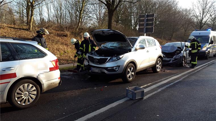 Auto kracht auf der Poristraße in Stauende Auf der Poristraße hat es gekracht.