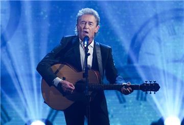 Rockstar Peter Maffay steht auf einer Bühne. Auf der Rock‘n‘Sail hat Peter Maffay seine Fans begeistert. Nun steht fest: Die musikalische Event-Kreuzfahrt geht weiter.