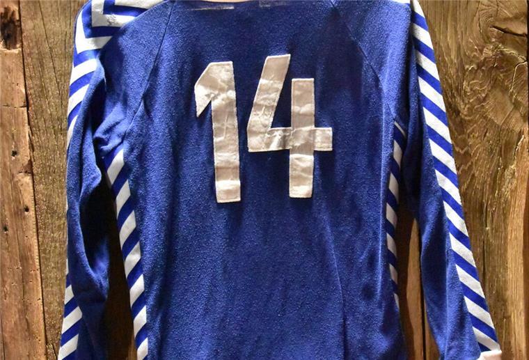 Hinweise gesucht: Wer kennt dieses legendäre Werder-Trikot? Rückansicht Trikot