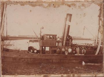 Auf der Suche ist der Historiker Dr. Heiko Herold nach Bildern von der Wurthmann-Flotte. Unser Foto zeigt vermutlich den Fischdampfer „Eva“.