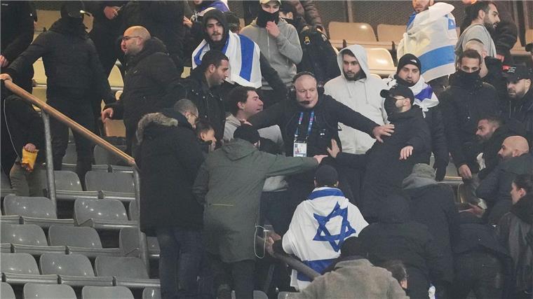 Zwei Festnahmen nach Hochrisikospiel Israel gegen Frankreich Auf der Tribüne kam es kurzzeitig zu Ausschreitungen.