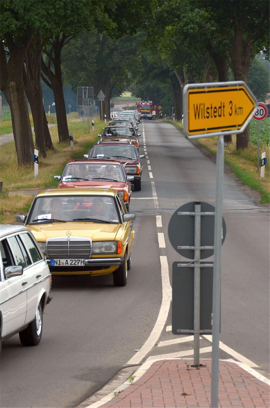 Auf der Wilstedter Straße fuhren die Autos in Richtung Tarmstedter Ortskern.