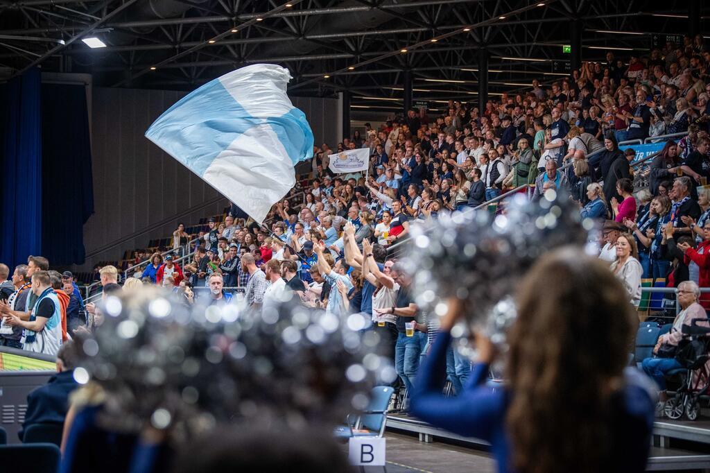 Auf die Unterstützung ihrer treuen Fans können sich die Eisbären verlassen.