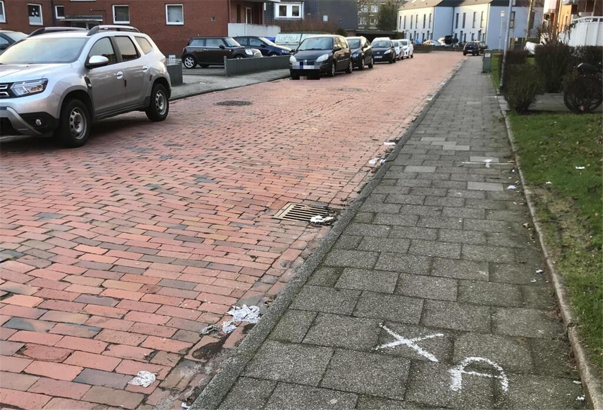 Gibt es weitere Zeugen vom Mord an Heiligabend? Auf diesem Abschnitt der Straße Hörn wurde das Opfer auf der Fahrbahn liegend leblos entdeckt.