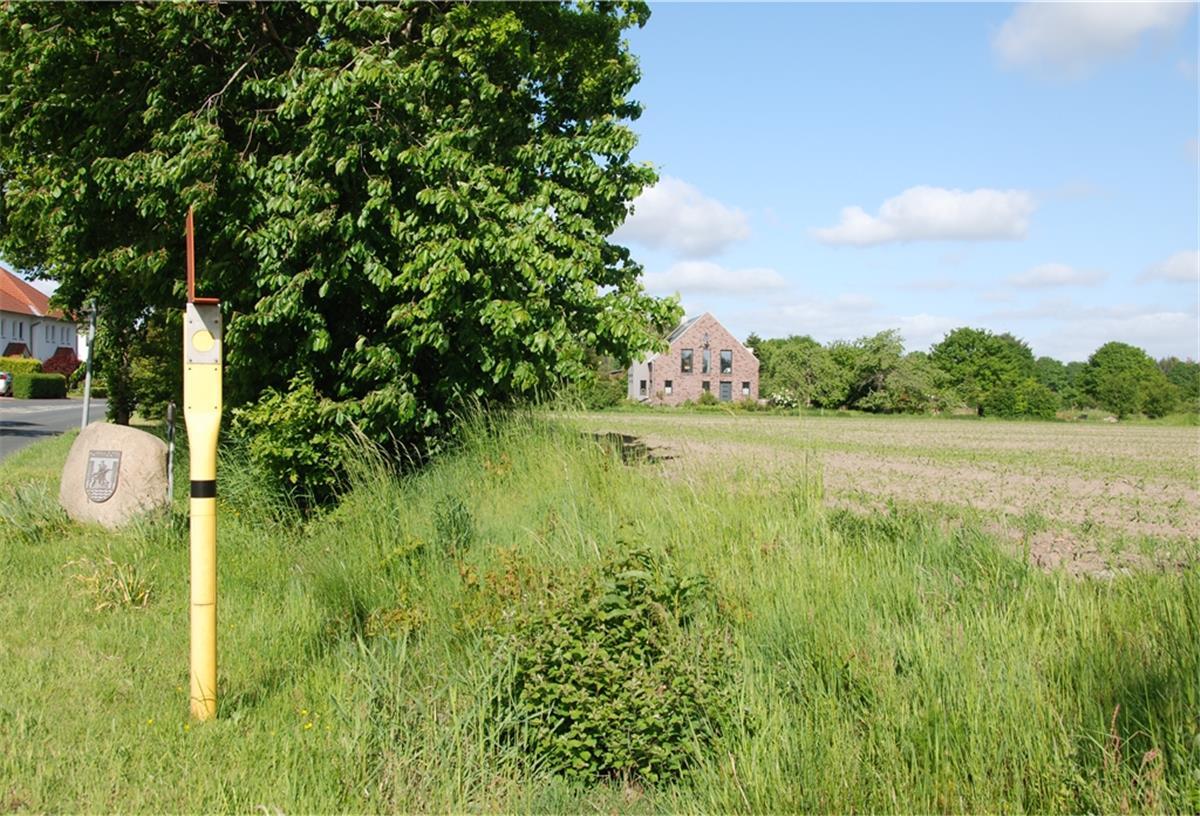 Schiffdorf: Neues Feuerwehrhaus entsteht an der Brameler Straße Auf diesem freien Feld an der Brameler Straße – direkt neben der Wohnbebauung – soll das neue Feuerwehrhaus in Schiffdorf entstehen.