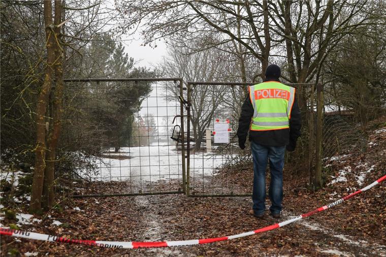 Sechs tote Teenager in Gartenlaube: Angeklagter Vater ist fassungslos Auf diesem Grundstück in der Nähe von Arnstein passierte das tragische Unglück.