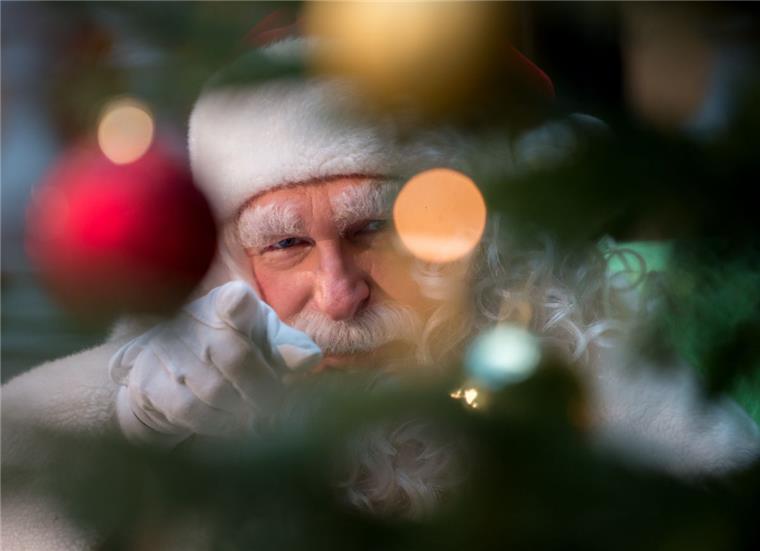 Die schönsten Weihnachtsmärkte im Landkreis Cuxhaven Auf ein Treffen mit dem Weihnachtsmann: Er ist bestimmt auf vielen Weihnachtsmärkten im Landkreis Cuxhaven unterwegs. Foto dpa