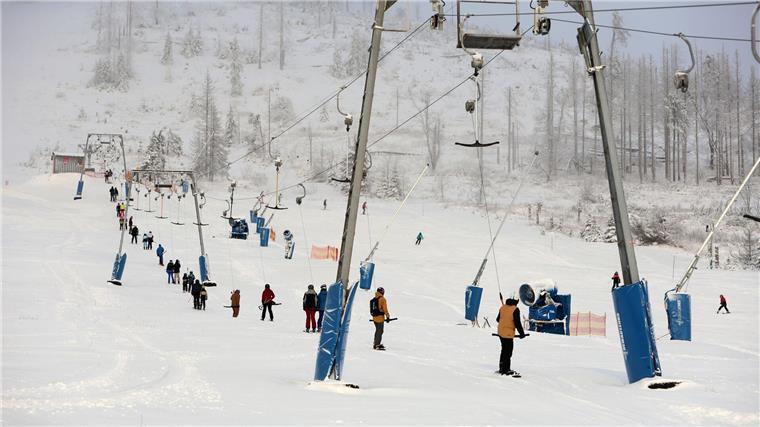 Zeugnisferien locken Kurzurlauber in den Harz Auf eine derart geschlossene Schneedecke hoffen Liftbetreiber im Harz für die Zeugnisferien. (Archivbild)