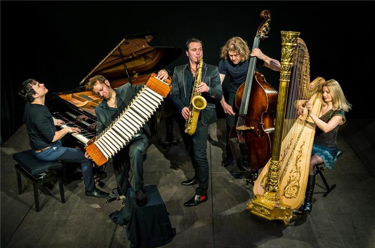 Auf eine Reise um die Welt mitnehmen will das Quartett Quadro Nuevo die Zuhörerinnen und Zuhörer bei der 15. Auflage von Klassik im Park. Sie findet am 10. August im Schützfeld-Park statt.