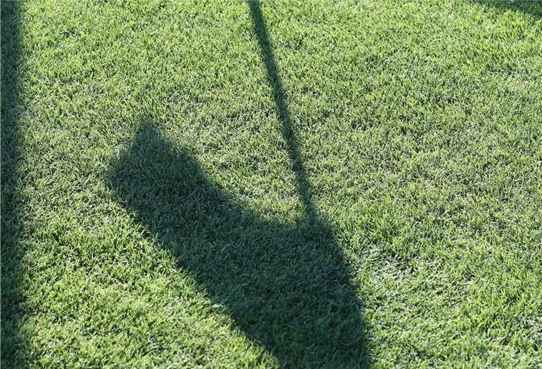 Mutter des angegriffenen OSC-Fußballers fordert Aufklärung Auf einem Fußballplatz in Bremen kam es zu unschönen Szenen.