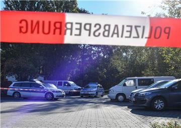Auf einem Parkplatz in der Robert-Koch-Straße in Ludwigsfelde ist ein 18-jähriger Flüchtling von einem anderen Flüchtling auf offener Straße erstochen worden. 
