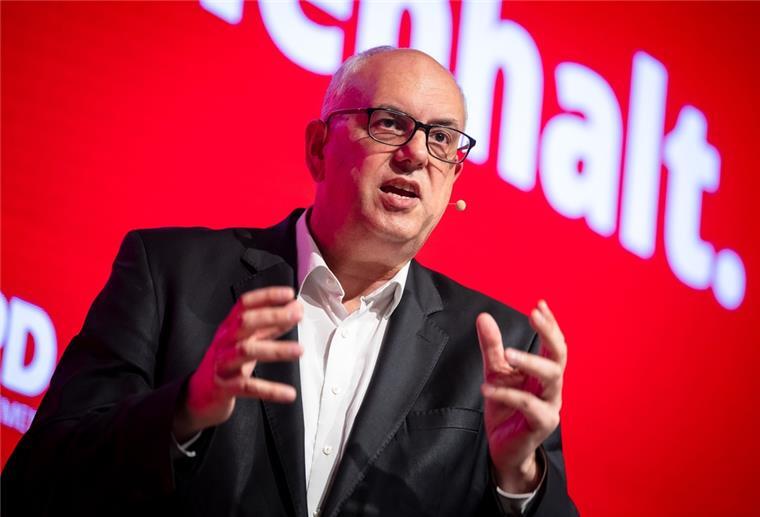 Auf einem Parteitag stimmten 99,2 Prozent der Delegierten für Andreas Bovenschulte.