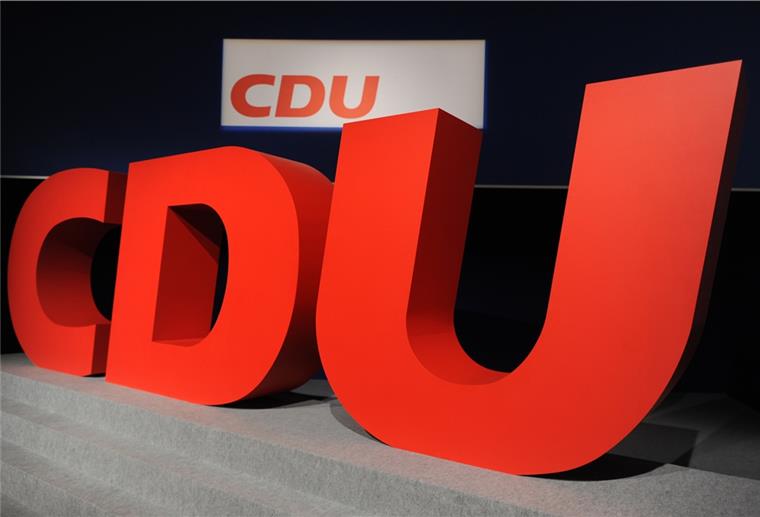 Bremerhavener CDU-Politiker legt Mandat nieder Auf einmal ging alles ganz schnell: Der Bremerhavener Stadtverordnete Dennis Paurat (CDU) legt sein Mandat nieder.