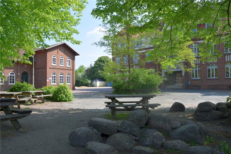 Altwulsdorfer Schule besteht 150 Jahre Die Altwulsdorfer Schule besteht 150 Jahre.