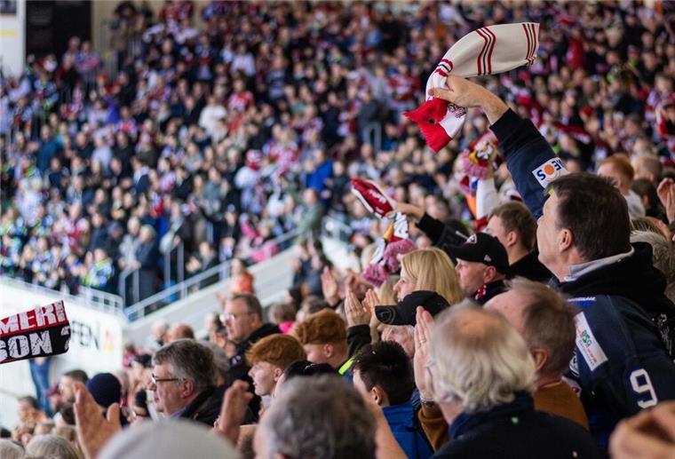 Verlosung: Hier gibt‘s VIP-Tickets für die Fischtown Pinguins zu gewinnen Auf geht’s zum Eishockey. Lasst uns wieder jubeln mit den Fischtown Pinguins.