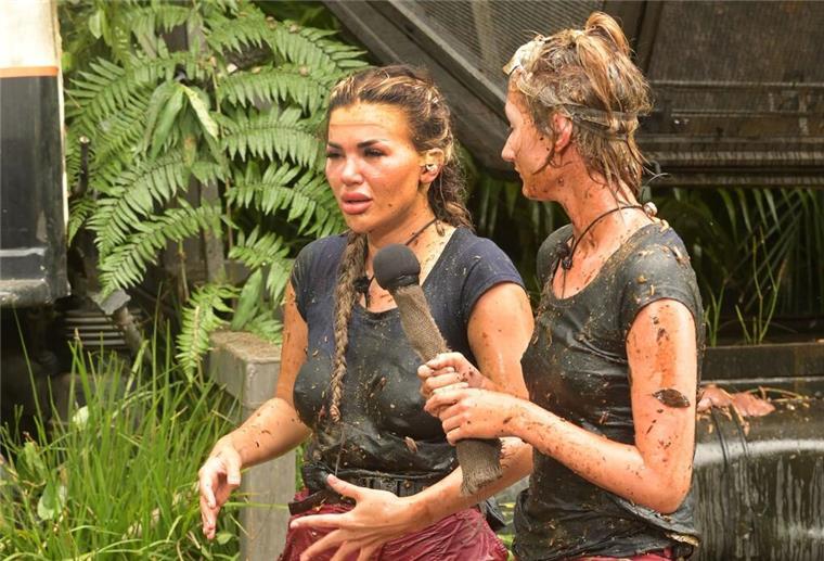 Auf Instagram folgen ihr mehr als 225.000 Menschen - unter den Bewohnern im Dschungelcamp hat Kim Virginia nicht allzu viele Fans.