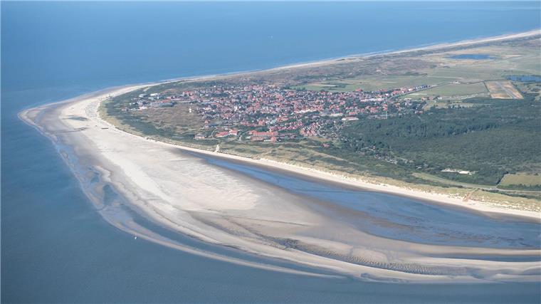 Küstenschutz lässt Inseln aus der Luft vermessen Auf Langeoog muss für den Schutz der Insel im Sommer neuer Sand aufgespült werden. (Archivbild)