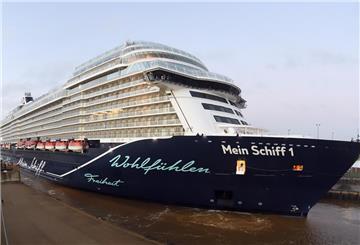 „Mein Schiff 1“ in der Bremerhavener Kaiserschleuse.