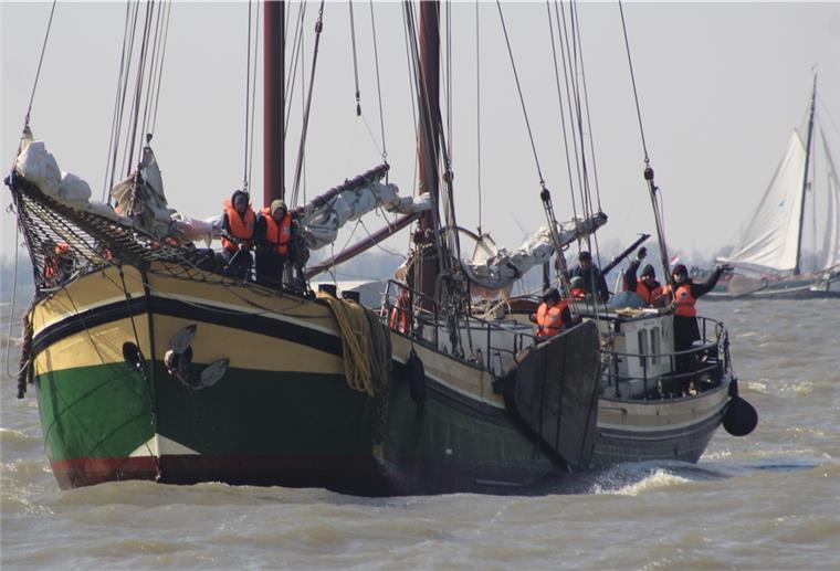 Leinen los für die Flotte: Konfirmanden stechen wieder in See Auf Segelschiffen verbringen Hunderte Konfirmanden aus dem Kirchenkreis Wesermünde seit 2005 unvergessliche Tage auf dem IJsselmeer. 2022 soll die „Flotte“ wieder in See stechen.