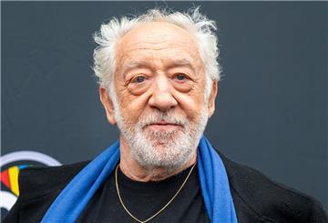 Der Schauspieler und Kabarettist Dieter Hallervorden (86) will in seiner Geburtsstadt Dessau ein Theater eröffnen - und dort auch selbst auf der Bühne stehen.