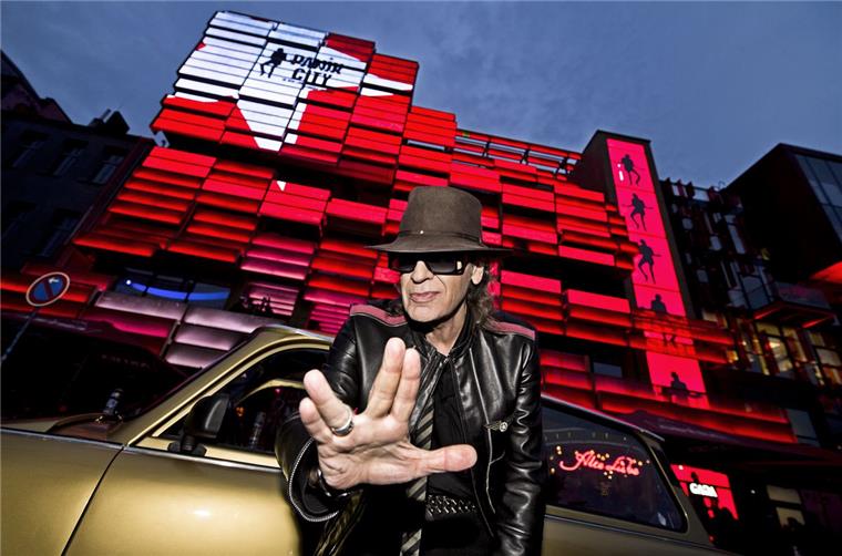 Udo Lindenberg eröffnet „Panik City“ auf der Reeperbahn Auf seiner liebsten „geilen Meile“ Reeperbahn hat der Musiker die „Udo Lindenberg Experience“ eröffnet.