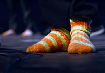 Auf Socken ist ein kleiner Junge am späten Sonntagabend in eine Kneipe in Bremerhaven-Lehe gelaufen.