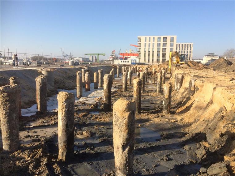 Unglaublich: Erfolgreiches Unternehmen aus Bremerhaven findet keine Mitarbeiter Auf solchen Baustellen wie hier am Neuen Hafen, sind die Tiefbau-Experten der Firma Fredrich im Einsatz.