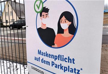 Auf Supermarkt-Parkplätzen gilt seit Anfang Dezember eine Maskenpflicht. Bei Verstößen kann es teuer werden.
