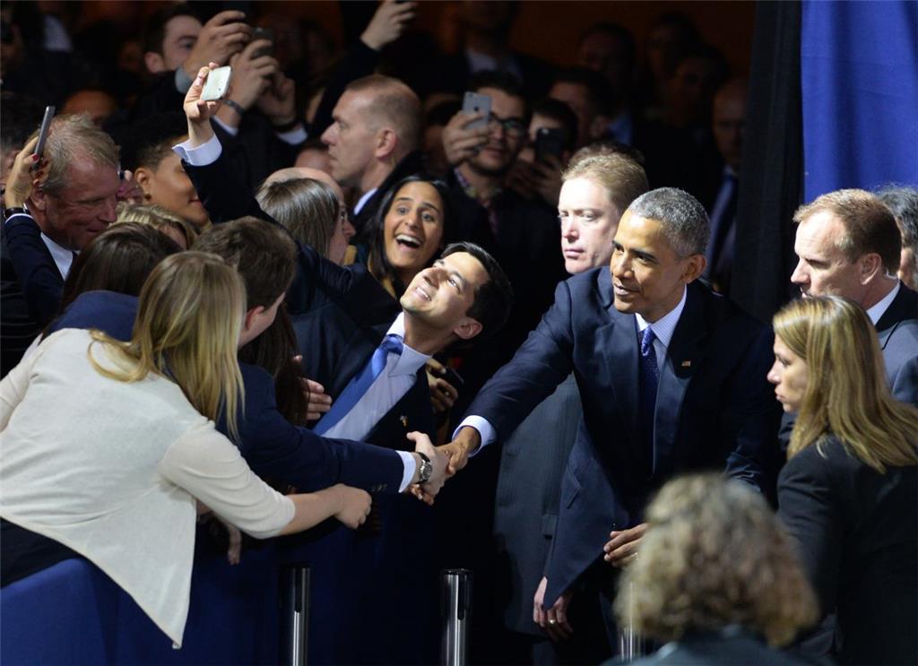 Auf Tuchfühlung. Viele Berührungspunkte mit der Bevölkerung gab es beim Hannover-Besuch von US-Präsident Barack Obama nicht. Hier gibt er einem Besucher auf der Hannover Messe die Hand.