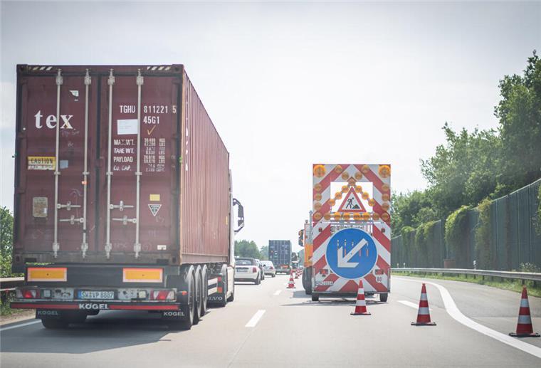 Bauarbeiten an der A27: Autobahnbrücken in Bremerhaven werden erneuert Auf Verkehrsteilnehmer in Bremerhaven kommen erneut Behinderungen zu. Die Autobahnbrücken an der Anschlussstelle Wulsdorf werden abgerissen und neu gebaut.