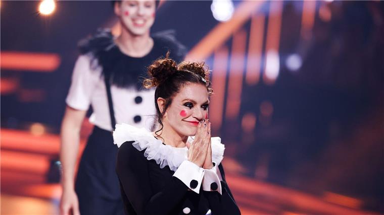 „Let’s Dance“: Paola Maria raus, Neubauer auf Wolken Auf Wolken: Christine Neubauer nach ihrem Auftritt.