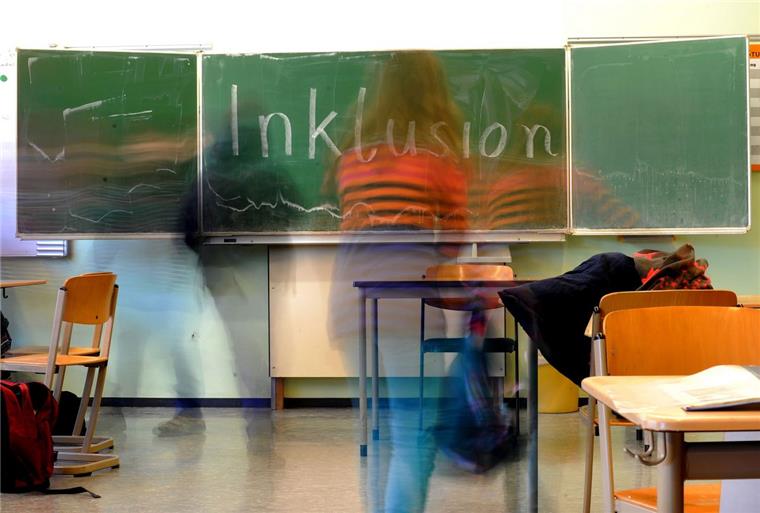 Förderschule in Zeven will Ganztagsschule werden Aufgrund der geringen Nachfrage für den Förderbereich Lernen dürfen in der Janusz-Korczak-Schule Zeven keine Schüler mehr in die fünfte Klasse aufgenommen werden. Förderschullehrer unterstützen die Lehrkräfte in den Regelschulen bei der Inklusion.