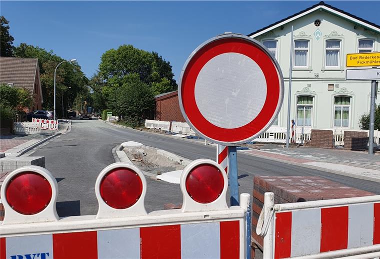 Geestland: Problem mit Ferienticket gelöst Aufgrund der wegen Straßenarbeiten gesperrten Straße zwischen Neuenwalde und Krempel verkehrt während der Sommerferien kein Linienbus.