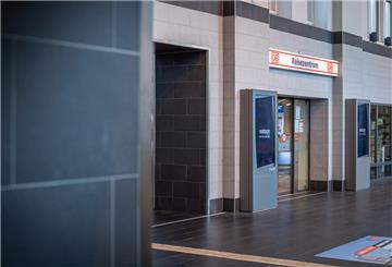 Aufnahme des Reisezentrums der Deutschen Bahn im Bahnhof von Bremerhaven.