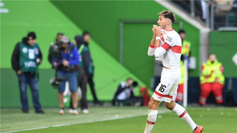 Schmerz, lass‘ nach: VfB und Karazor heiß auf Königsklasse Aufreger in Wolfsburg: Die Gelb-Rote Karte gegen Stuttgarts Atakan Karazor.