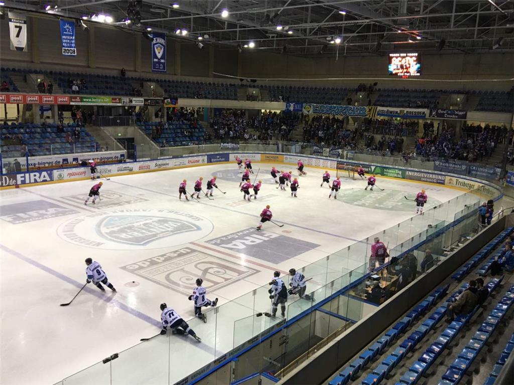 Aufwärmen in der Eisarena.