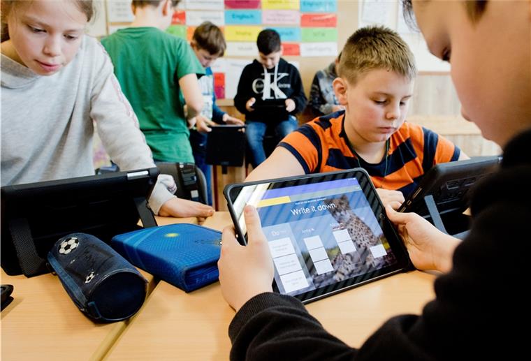 Netzwerk für die Braker Grundschulen Aus dem Digitalpakt und einem Soforthilfeprogramm bekommt die Stadt Geld, um ihre Grundschulen digital aufzurüsten.
