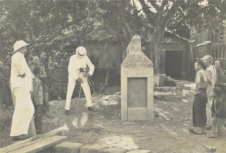 Open-Air Schau blickt auf Kolonialzeit Aus dem Fotoalbum Kaiserliche Marine. Erinnerungsalbum des Korvettenkapitäns Hermann Brunswig 1904–1914.
