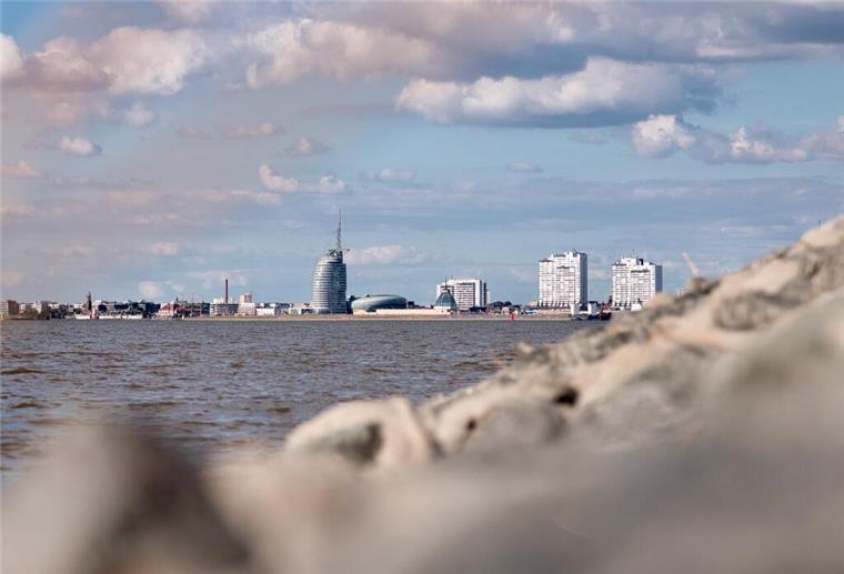 Blick von der Weserseite auf Bremerhaven.