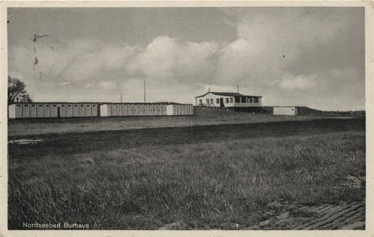 Am Burhaver Strand soll ein Stück Badegeschichte abgerissen werden Aus dem Jahr 1955 stammt die Postkarte, auf der die Umkleiden am Burhaver Strand abgebildet sind.