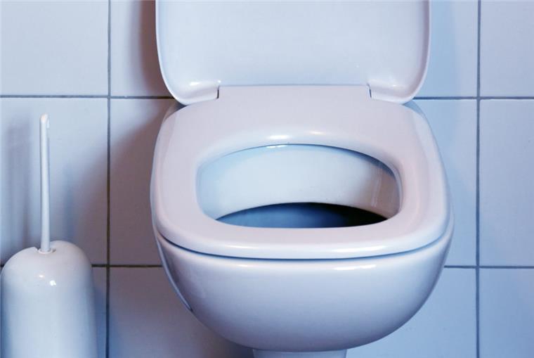Nordenham: Neuer Toilettenanschluss setzt Haus unter Wasser Aus dem obersten Geschoss eines Mehrfamilienhauses war das Wasser aus einem neu installierten Toilettenanschluss über sämtliche Etagen bis in den Keller gelaufen war.