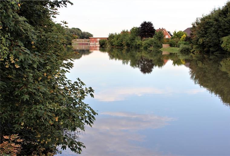 65 Millionen Euro für sauberes Grabenwasser in der Wesermarsch Aus dem Strohauser Siel soll in einem ersten Schritt Wasser in den Butjadinger Zuwässerungskanal geleitet werden, um so mehr salzarmes Weserwasser zuwässern zu können.