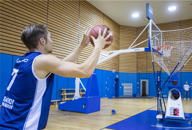 Eisbären Bremerhaven: Neuer Heimspielort gefunden Aus der Trainingsstätte der Eisbären Bremerhaven wird jetzt auch die Spielstätte. Die ProA-Heimspiele werden künftig in Weddewarden ausgetragen.