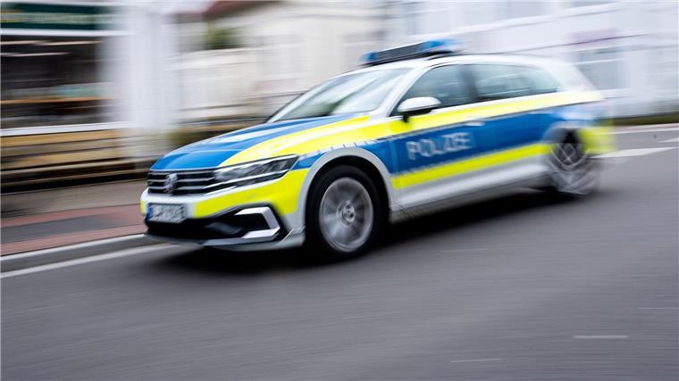 Dieb stiehlt 30 Jahre altes Gebiss aus Wasserglas Aus der unverschlossenen Wohnung einer Seniorin hat ein Dieb in Friesland ein Gebiss gestohlen. (Symbolbild)