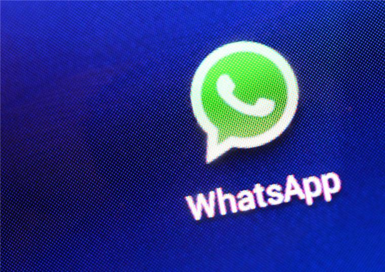 Party eskaliert nach Einladung über WhatsApp: Schüler schlagen Vater Aus einem gemütlichen Fußballabend ist in Bremen ein Großeinsatz für die Polizei geworden. Vater und Sohn wurden verletzt und beklaut.